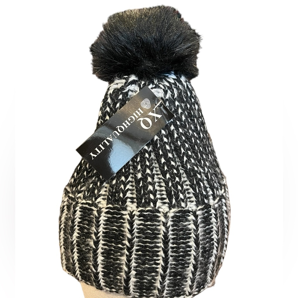 NWT chunky Tweed pompom hat with faux fur topper